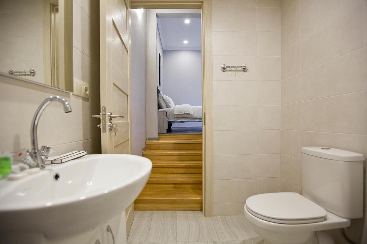 Metekhi Corner Apartments Tbilisi ภายนอก รูปภาพ