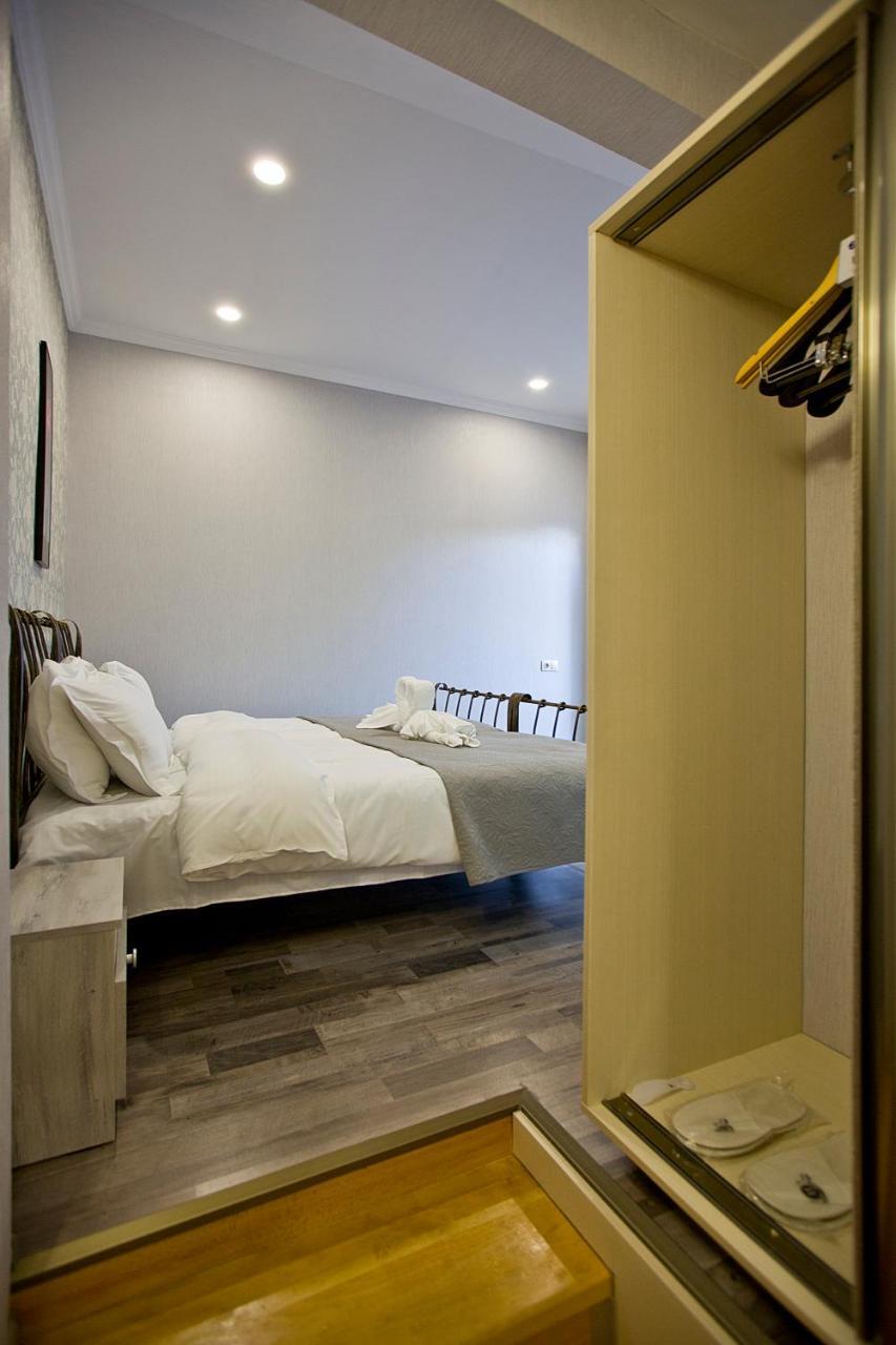 Metekhi Corner Apartments Tbilisi ภายนอก รูปภาพ